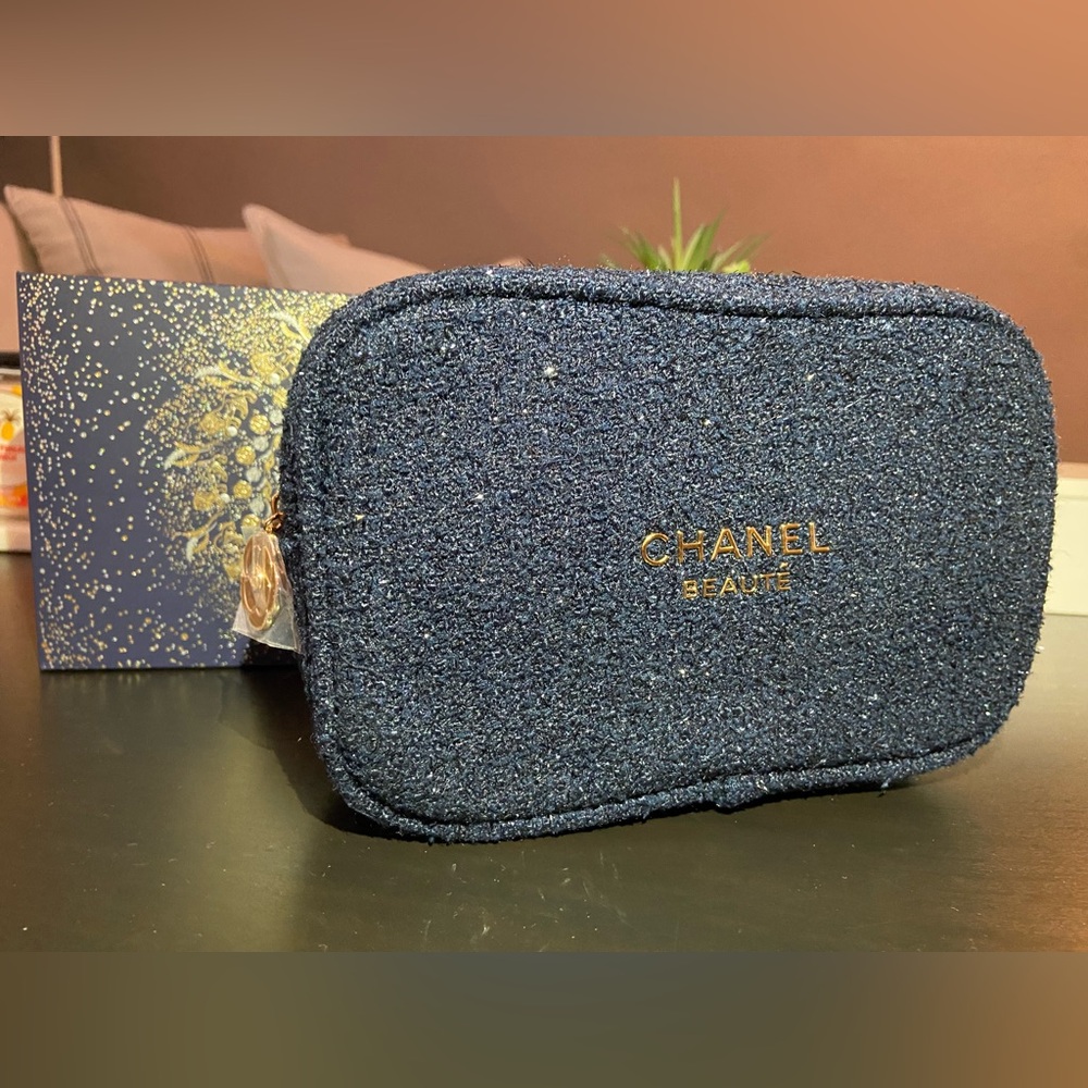 CHANEL Makeup Bag 2025 Holiday Navy Pouch Only Limited Edition! Authentic! NEW! - Picture 7 of 8